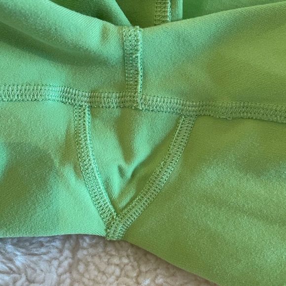 Alo Yoga Green Set Wellness Bra and Airbrush 7" Biker Short | SZ S - Picture 12 of 14
